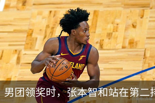 男团领奖时，张本智和站在第二排与国乒握手，松岛辉空全程无表情